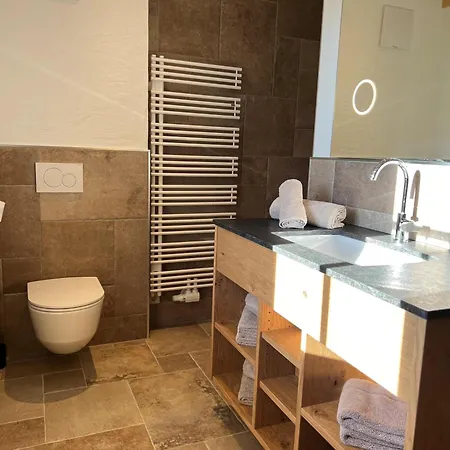 Honsahof Farm stay Fuegen